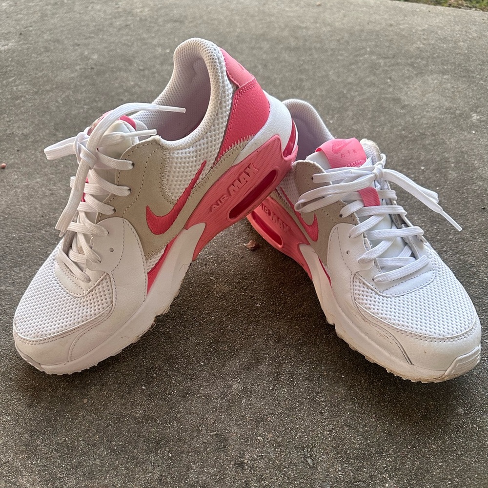 Nike Air Max Women's White and Pink